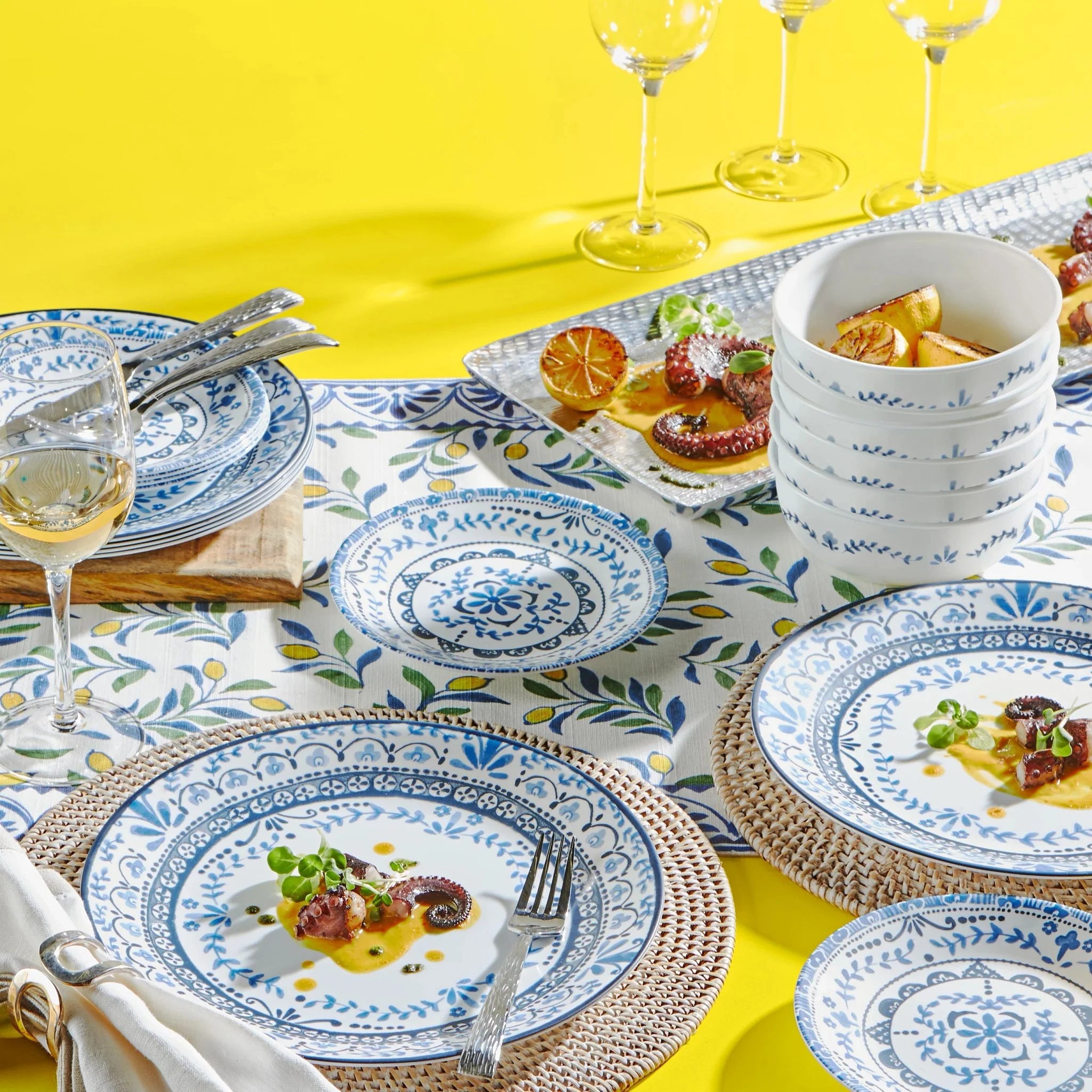 Corelle Dinnerware- Lightweight Portofino 18-piece Dinnerware Set. Service for 6